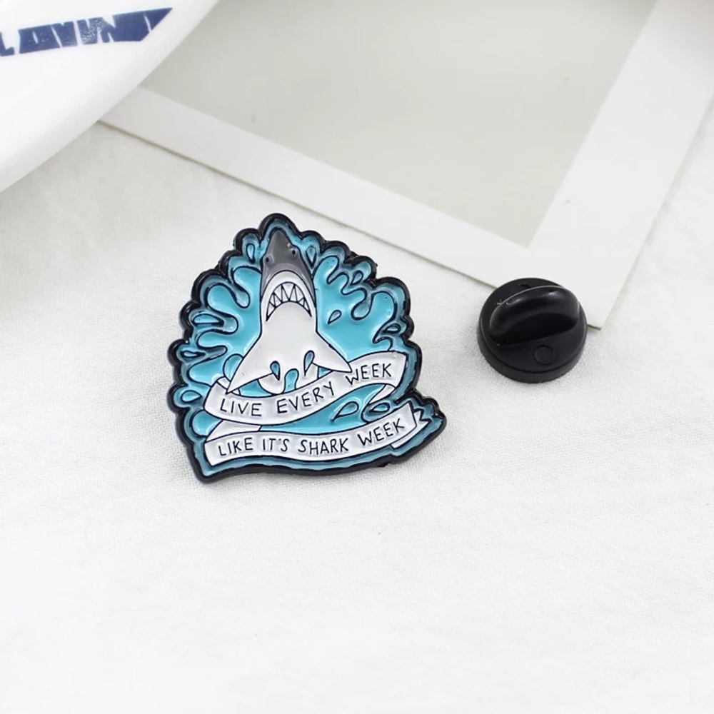 🎉 New Shark Week Pin - Picture 5 of 7